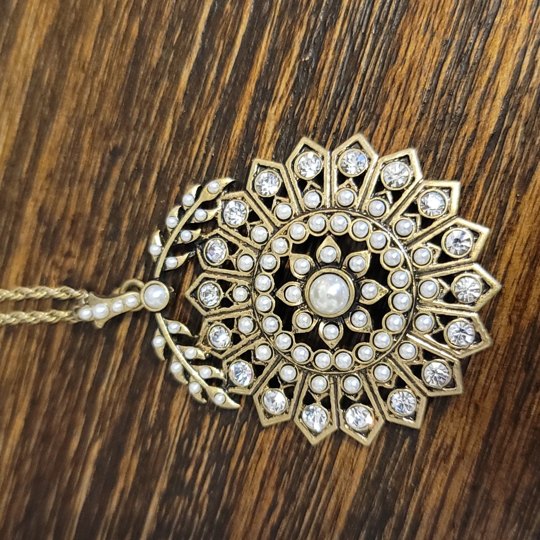 Nwot Chloe Isabel Pearl And Crystal Starburst Necklace - 30 50$